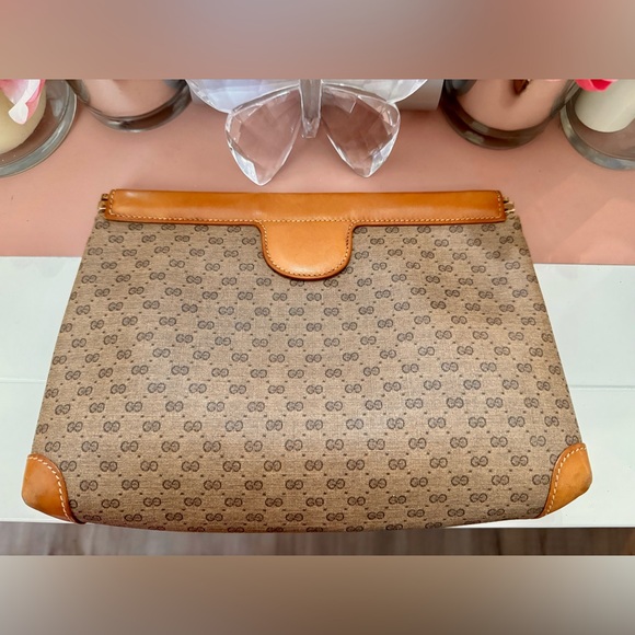 Vintage Gucci Clutch - Picture 2 of 10